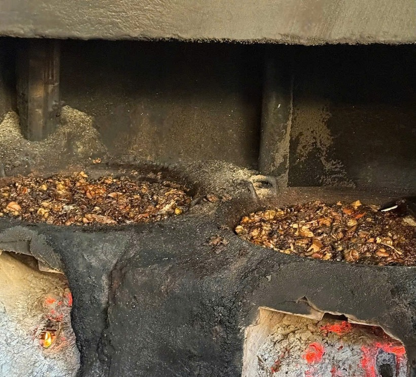 Hãi hùng cảnh mỡ động vật bẩn chất đống dưới nền nhà nhếch nhác, chuẩn bị chế biến tuồn ra thị trường ở Nghệ An - Ảnh 3