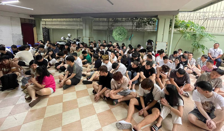 Campuchia phá loạt đường dây lừa đảo trực tuyến, bắt hơn 3.400 nghi phạm - Ảnh 1