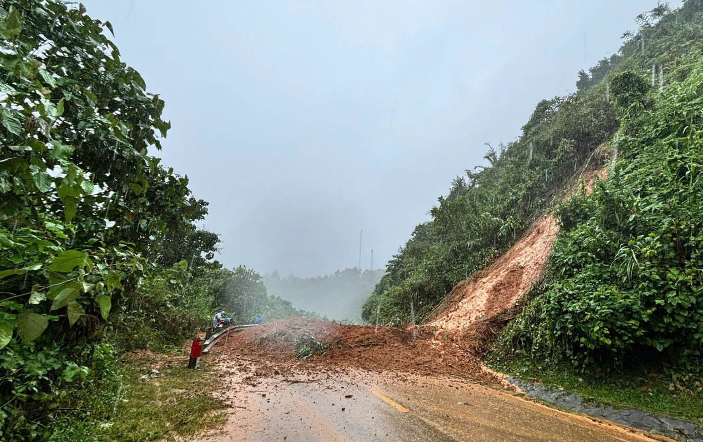 Nước lũ nhấn chìm hơn 66.800 nhà dân ở Đà Nẵng, mưa lớn chưa có dấu hiệu giảm - Ảnh 5