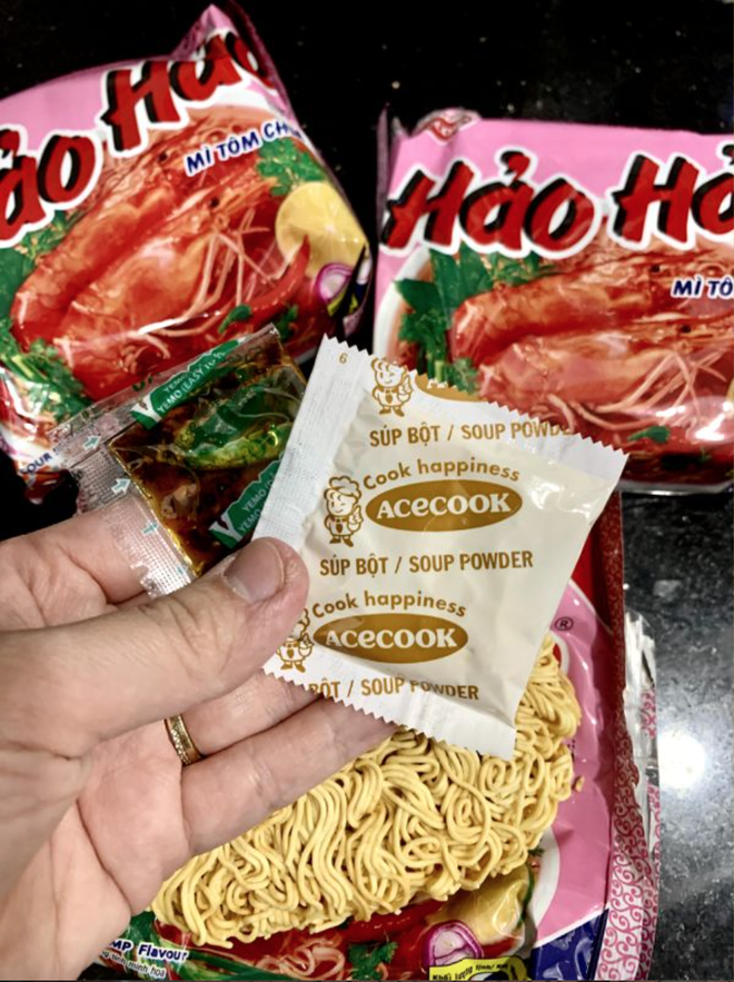 Bóc thử mì Hảo Hảo mua ở miền Nam và miền Bắc: Phát hiện sự khác nhau bất ngờ, liệu có đúng như "tin đồn"? - Ảnh 2
