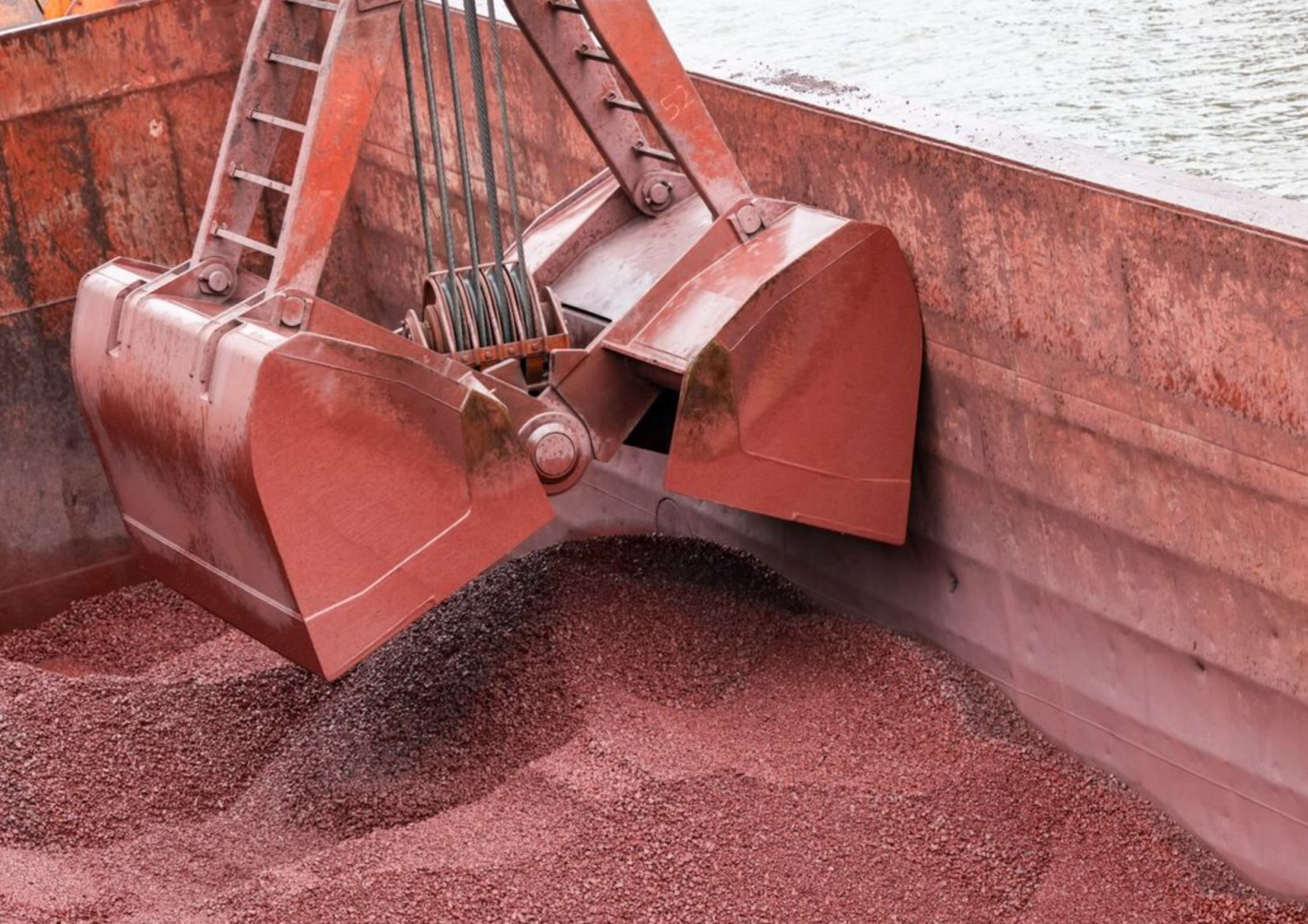 Không phải đất hiếm, Trung Quốc đang dùng 'quân bài' khác để xoay chuyển toàn bộ thị trường hàng hoá: Mua gần 100 triệu tấn hàng từ quốc gia G20 bằng Nhân dân tệ, quyết phi đô la hoá - Ảnh 1