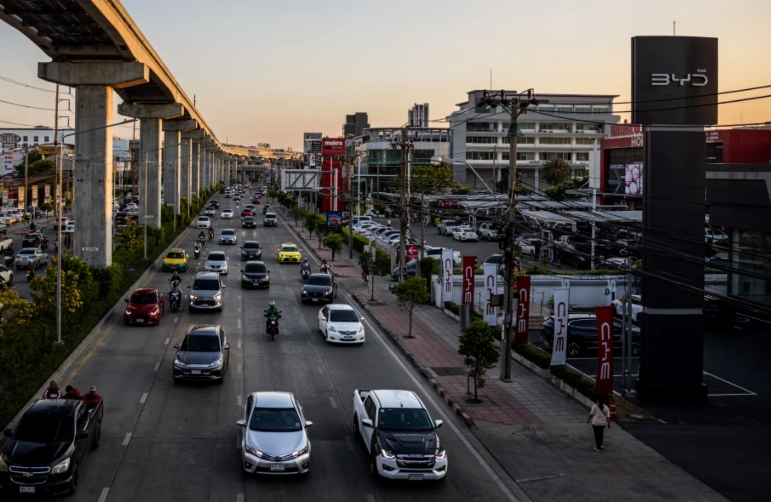 Bi kịch của ngành xe điện Trung Quốc: 200 công ty vật lộn sinh tồn, gần 5 triệu lao động đối diện tương lai bấp bênh - Ảnh 2