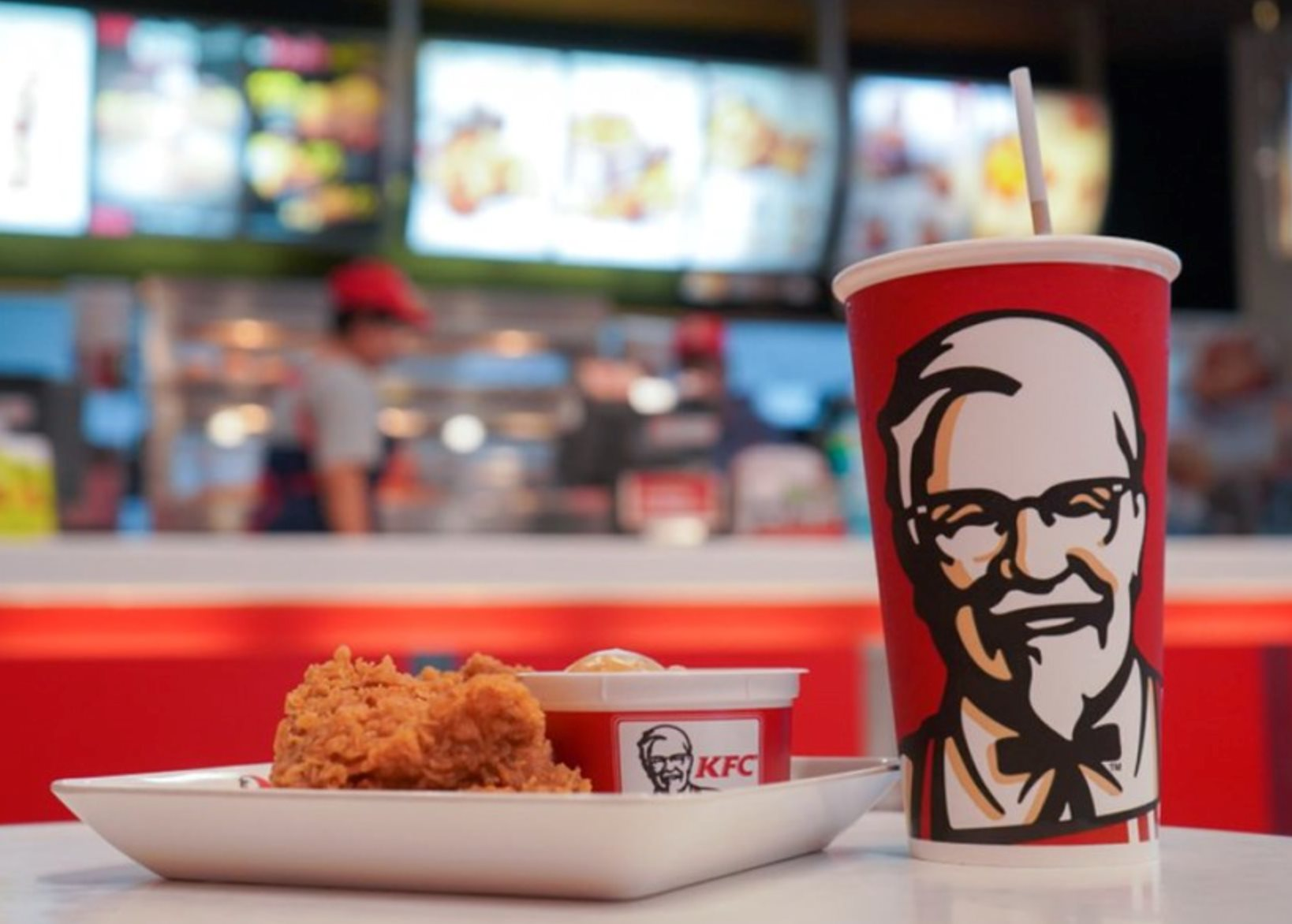 KFC tại quốc gia này phải đóng gần 70 cửa hàng chỉ sau 2 năm, 2.200 nhân viên bị sa thải: Chuyện gì đang xảy ra? - Ảnh 1