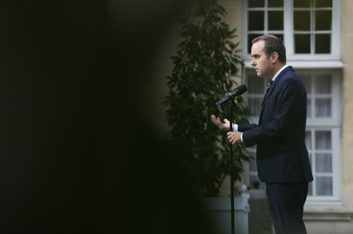 Thủ tướng Pháp từ chức sau 27 ngày, có nhiệm kỳ ngắn nhất lịch sử - Ảnh 1