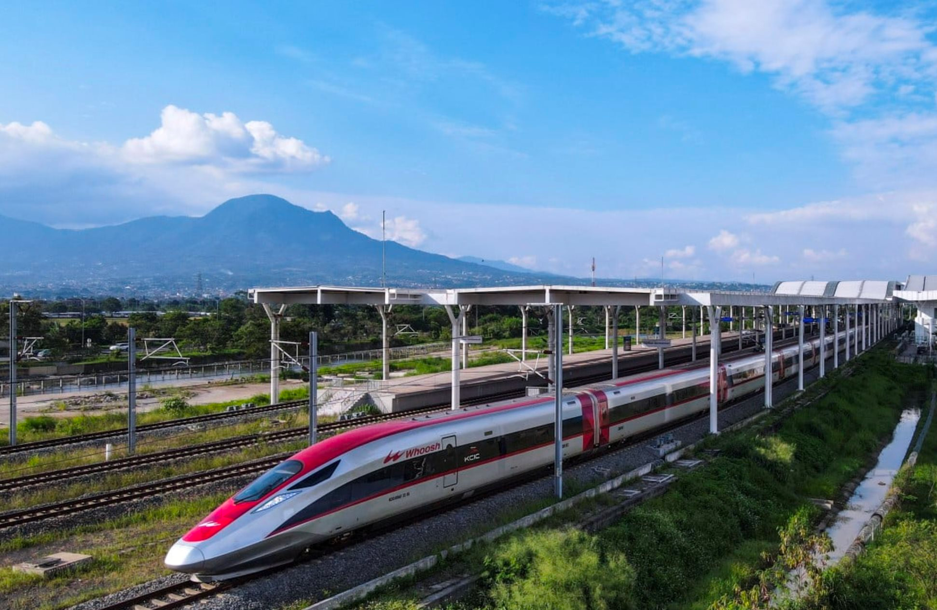 Loại Nhật Bản, chốt Trung Quốc xây dự án đường sắt cao tốc 20 tỷ USD: Công ty vận hành lỗ gần 400 triệu USD, nền kinh tế lớn nhất Đông Nam Á ‘như ngồi trên đống lửa’ vì lo nợ - Ảnh 1