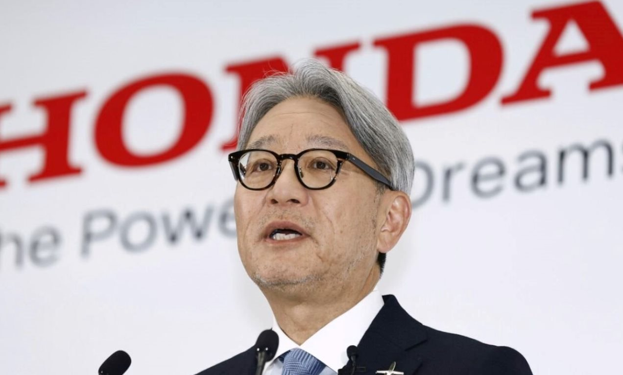 Loạt 'đại bàng' âm thầm quay về làm xe xăng để bù lỗ xe điện, thời của ô tô lai lên tiếng - Ảnh 2