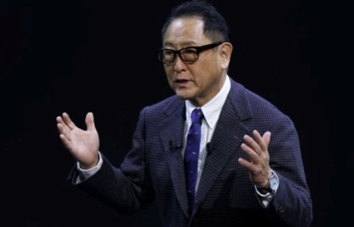 Loạt 'đại bàng' âm thầm quay về làm xe xăng để bù lỗ xe điện, thời của ô tô lai lên tiếng - Ảnh 1