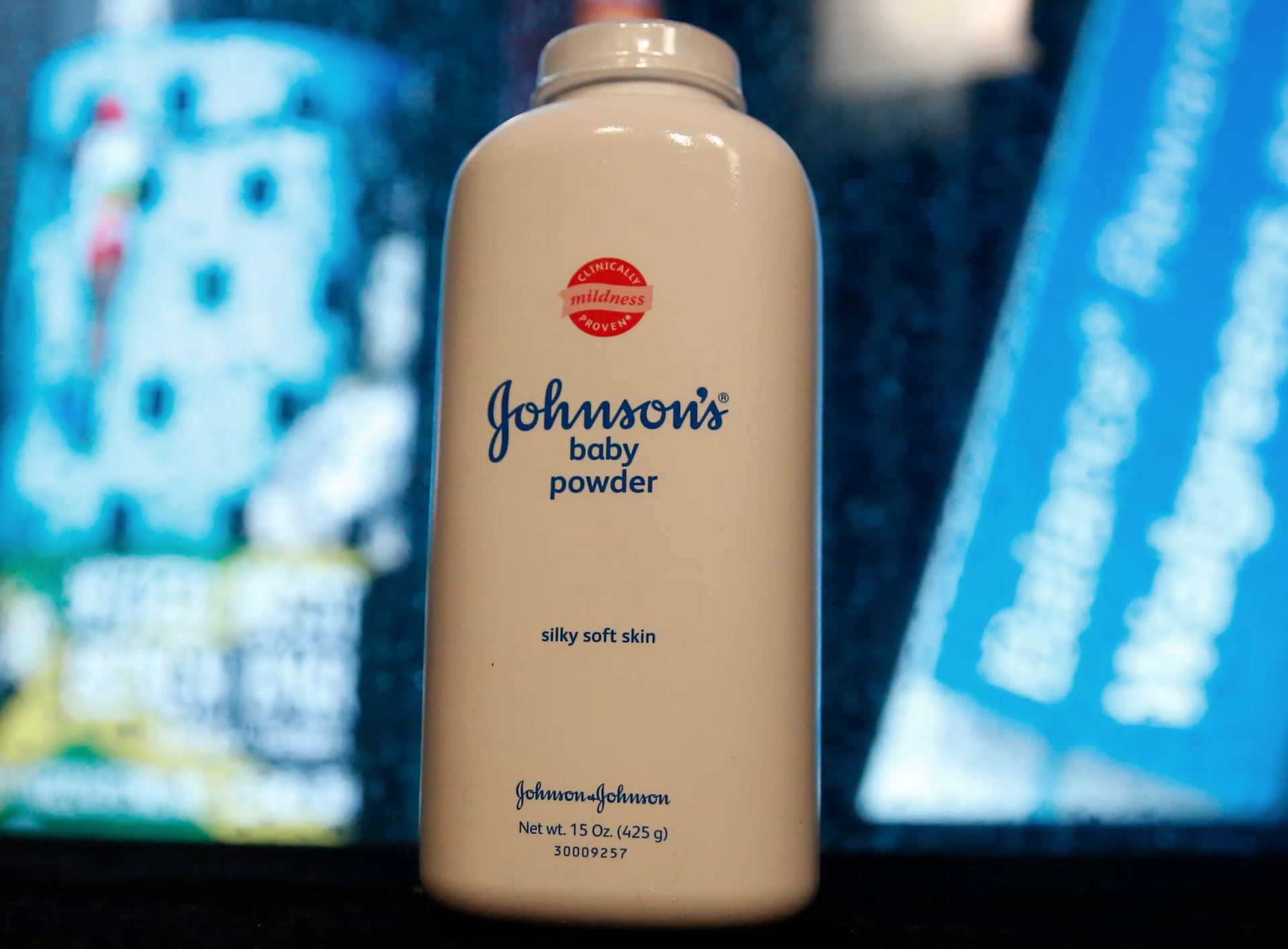 Một sản phẩm bột phấn trẻ em bị cáo buộc khiến người dùng ung thư, Johnson & Johnson phải bồi thường gần 1 tỷ USD - Ảnh 2