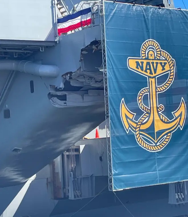 Tàu sân bay lộ 'vết sẹo 8 tháng chưa lành' - Ông Trump phát biểu ngay phía trước: Hải quân Mỹ nói sao? - Ảnh 2