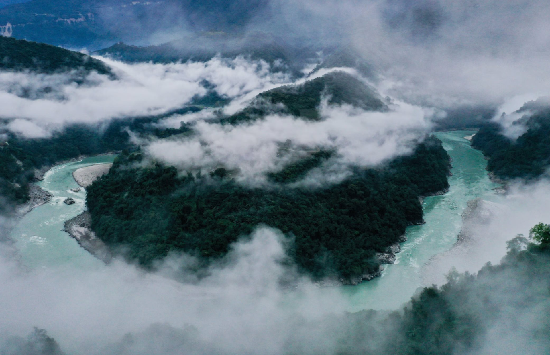 Trung Quốc xây siêu đập lớn nhất thế giới: Là 'trái tim' của chuỗi 5 nhà máy thủy điện, tạo 300 tỷ kWh điện/năm - Ảnh 1