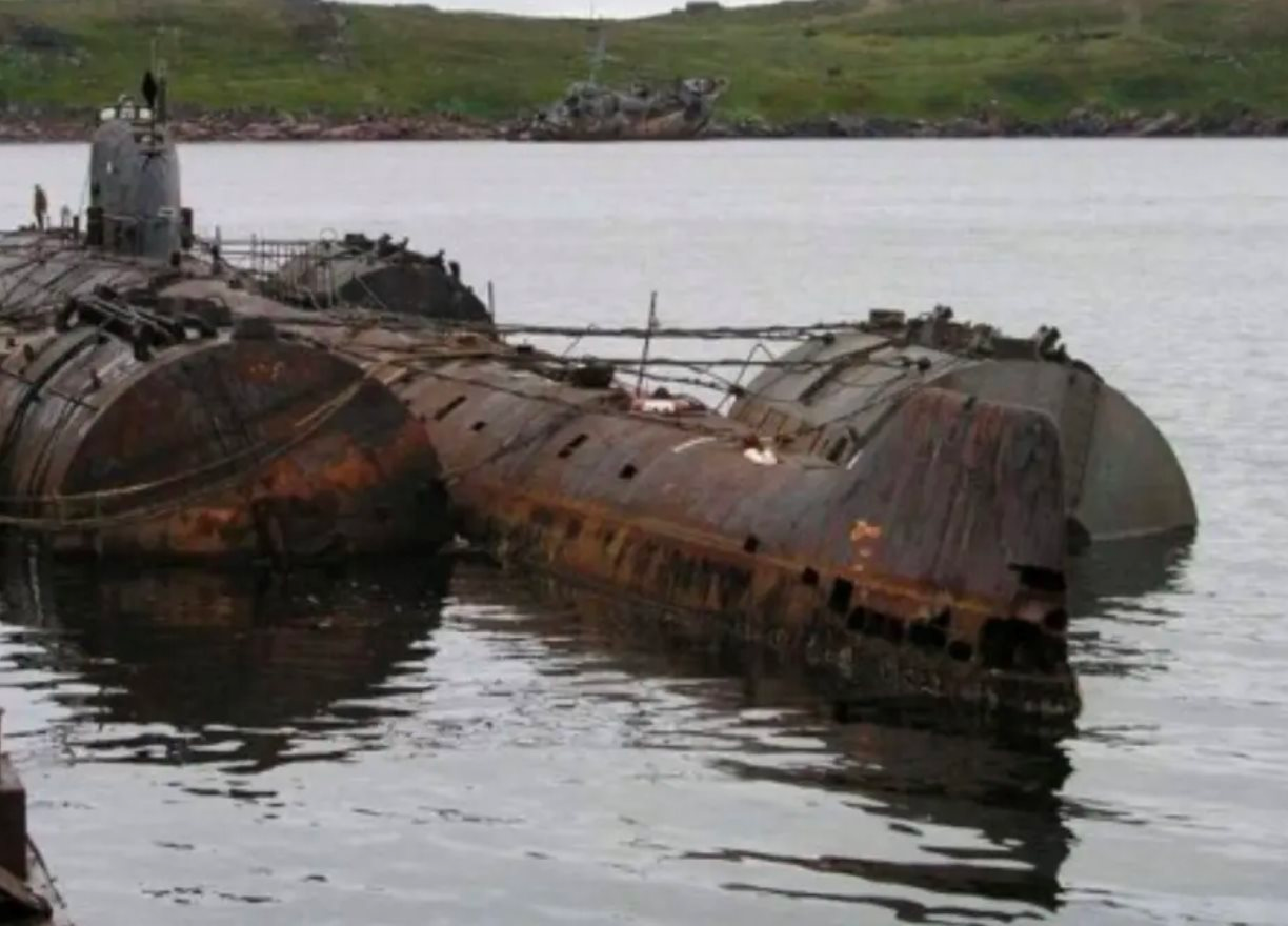 2 tàu ngầm của Liên Xô sắp ‘sống dậy’ cùng hàng tấn nhiên liệu phóng xạ: Nga chi hàng tỷ USD để làm một việc - Ảnh 1