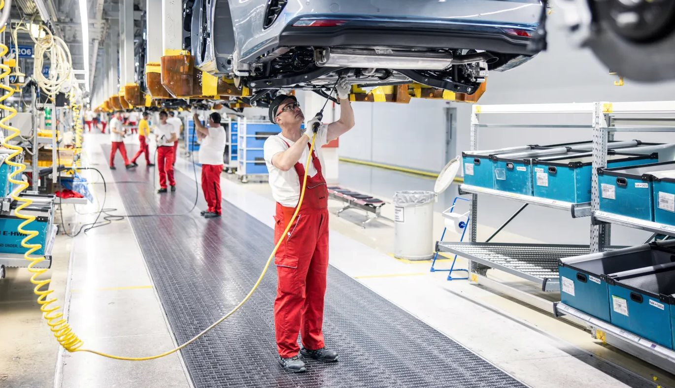 Sự lụi tàn của ‘Detroit của châu Âu’: Công sức gây dựng 30 năm nguy cơ đổ bể vì thuế, 85.000 việc làm có thể biến mất - Ảnh 2