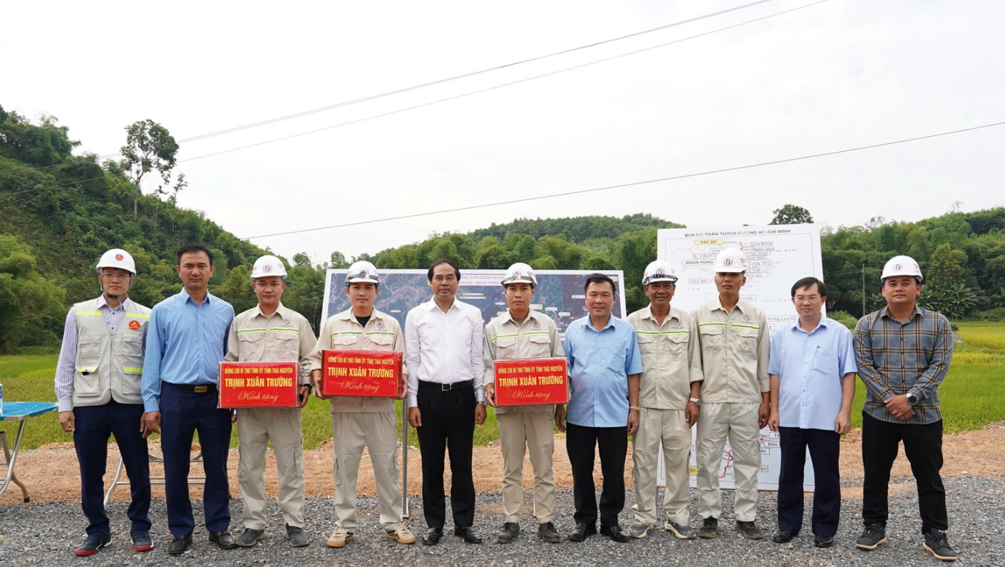 Dự án hơn 1.600 tỷ đồng, là 'mảnh ghép cuối cùng' nối thông toàn tuyến đường Hồ Chí Minh hiện ra sao? - Ảnh 1