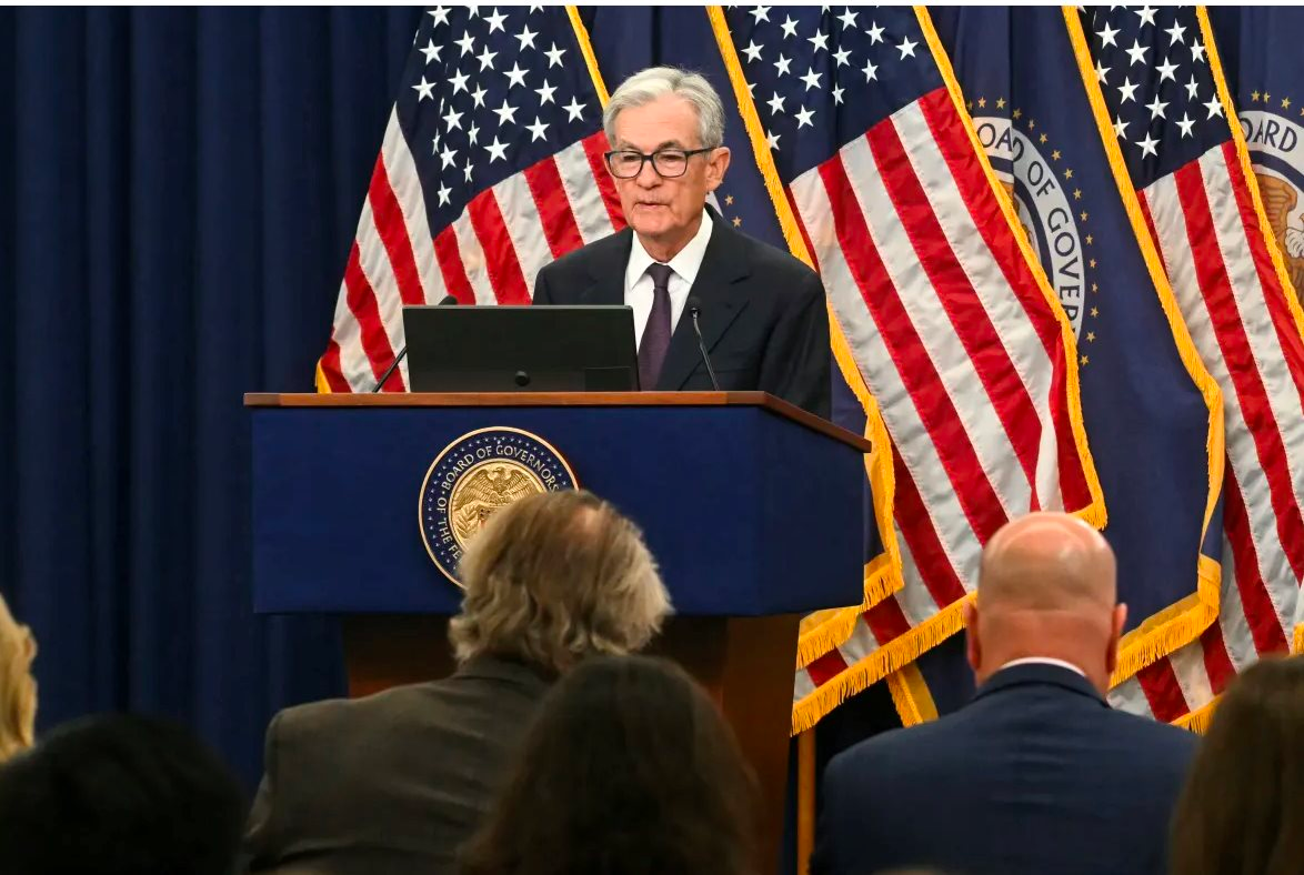 Fed tiếp tục hạ lãi suất ở mức 0,25%, đối mặt bất ổn lớn vì thiếu dữ liệu kinh tế và nội bộ chia rẽ mạnh - Ảnh 1