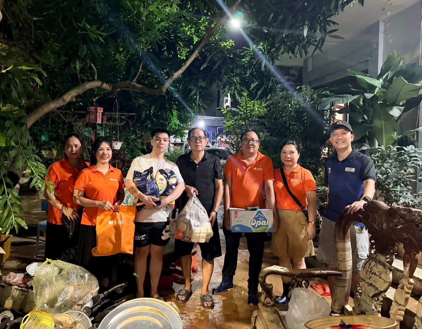 SHB và T&T Group đấu giá bức tranh 1 tỷ đồng để ủng hộ đồng bào vùng lũ - Ảnh 3