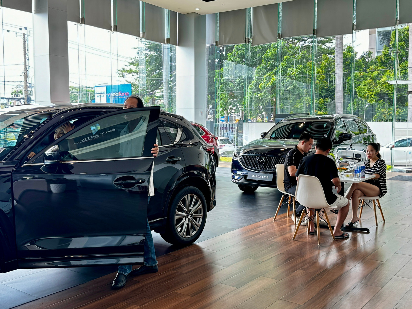 Thị trường ô tô Việt khởi sắc - Ảnh 1