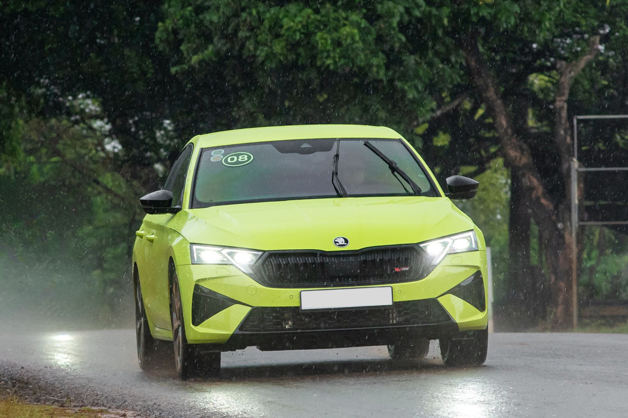 Mẫu sedan giá quy đổi 1,5 tỷ đồng này bán sạch sau 20 phút nhận đặt tại Ấn Độ - Việt Nam chỉ có 1 chiếc - Ảnh 4