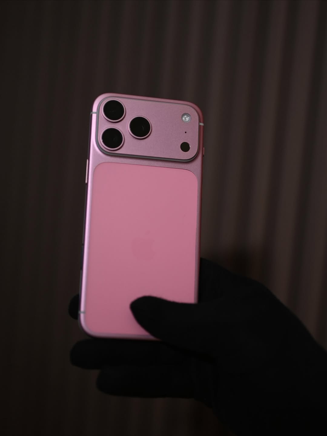 Lộ diện iPhone 17 Pro Max màu hồng đẹp sang xịn, nổi bật hơn cả "Cam Vũ Trụ" - Ảnh 2
