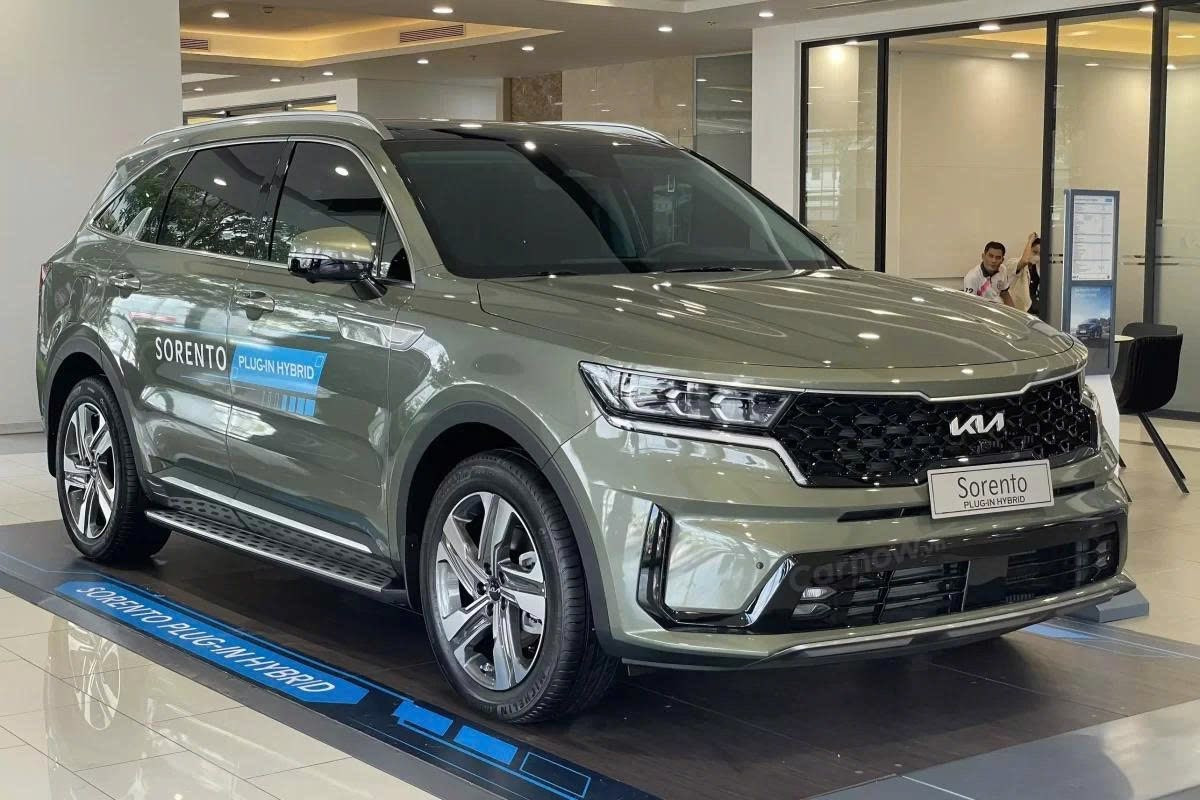 Loạt xe hybrid chạy đua giảm giá dịp cuối năm - Ảnh 3