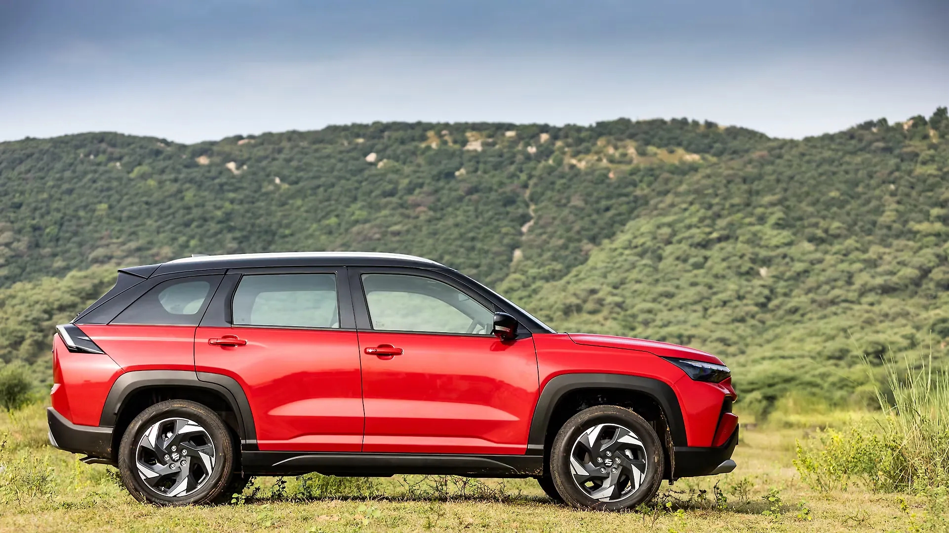 Suzuki Victoris giá quy đổi hơn 300 triệu đồng vừa ra mắt đã bán hơn 4.200 xe, cả chục nghìn người chờ tới lượt, về Việt Nam dễ 'hot' trong phân khúc Xforce, Creta - Ảnh 1