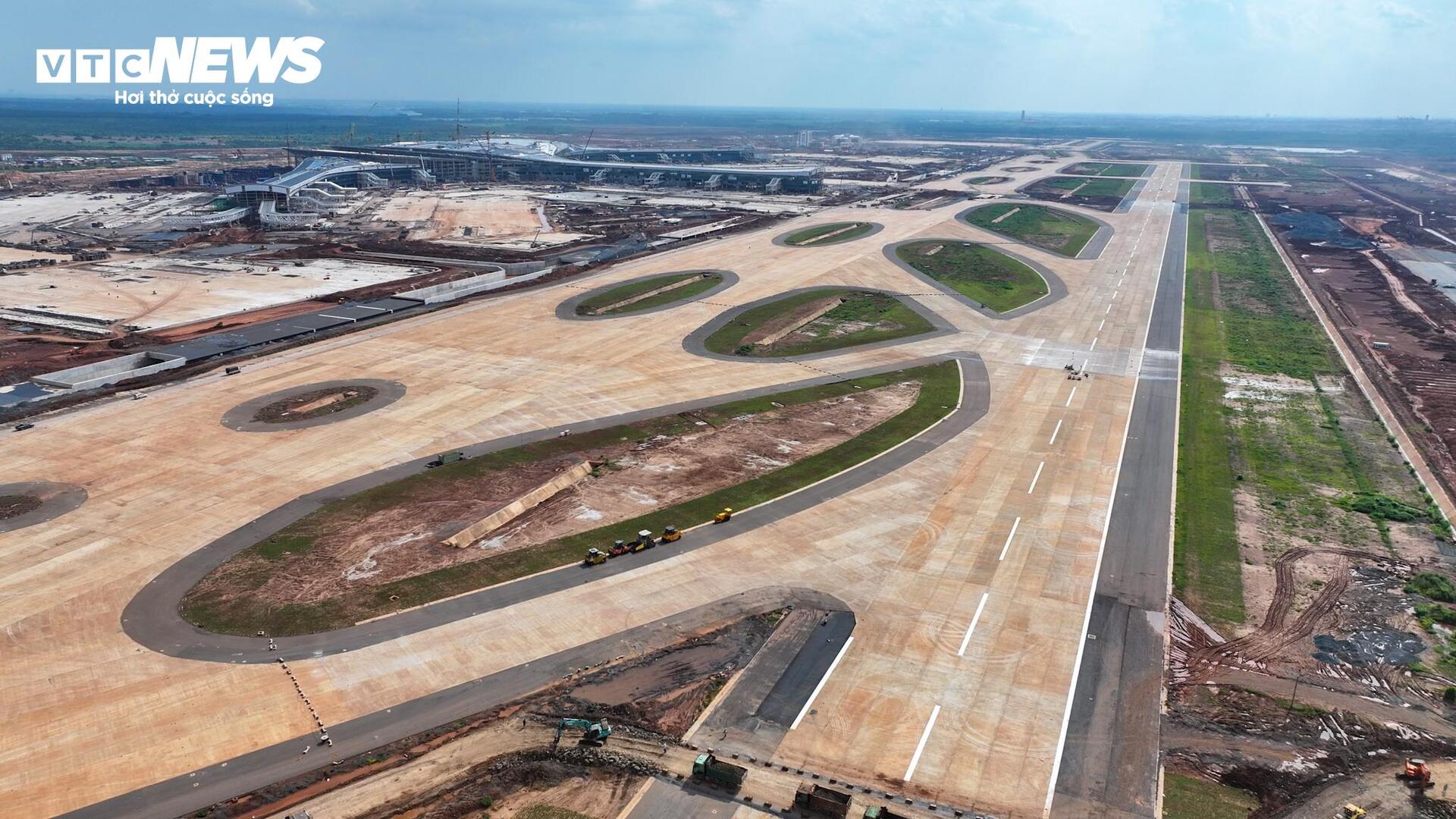 Công nhân thi công ngày đêm, nhiều hạng mục sân bay Long Thành vượt tiến độ - Ảnh 6