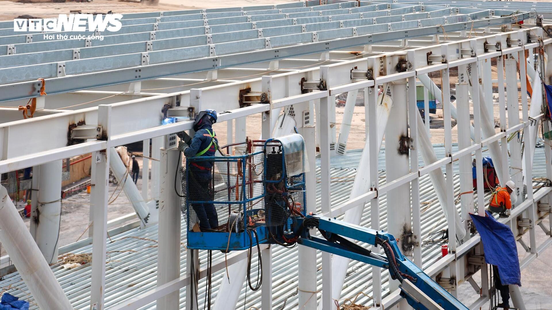 Công nhân thi công ngày đêm, nhiều hạng mục sân bay Long Thành vượt tiến độ - Ảnh 15