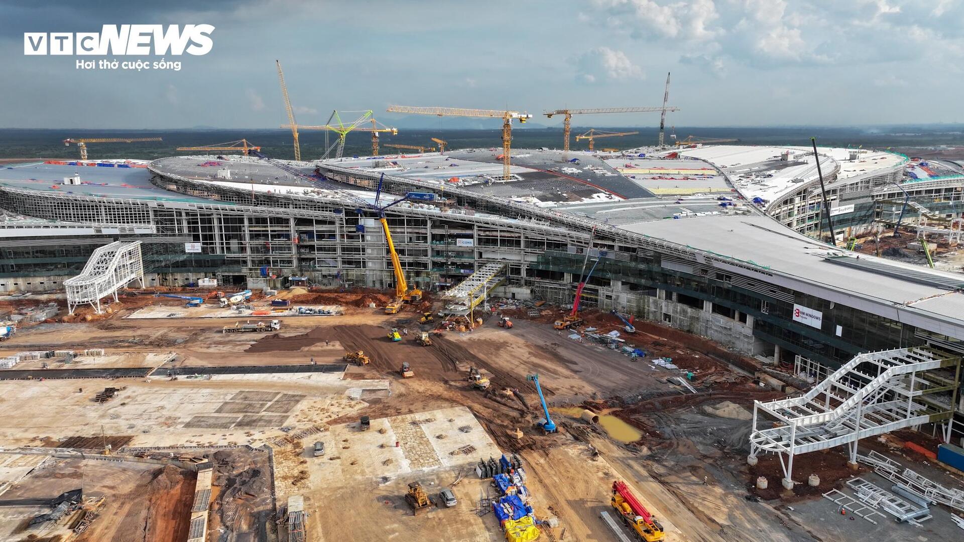 Công nhân thi công ngày đêm, nhiều hạng mục sân bay Long Thành vượt tiến độ - Ảnh 3