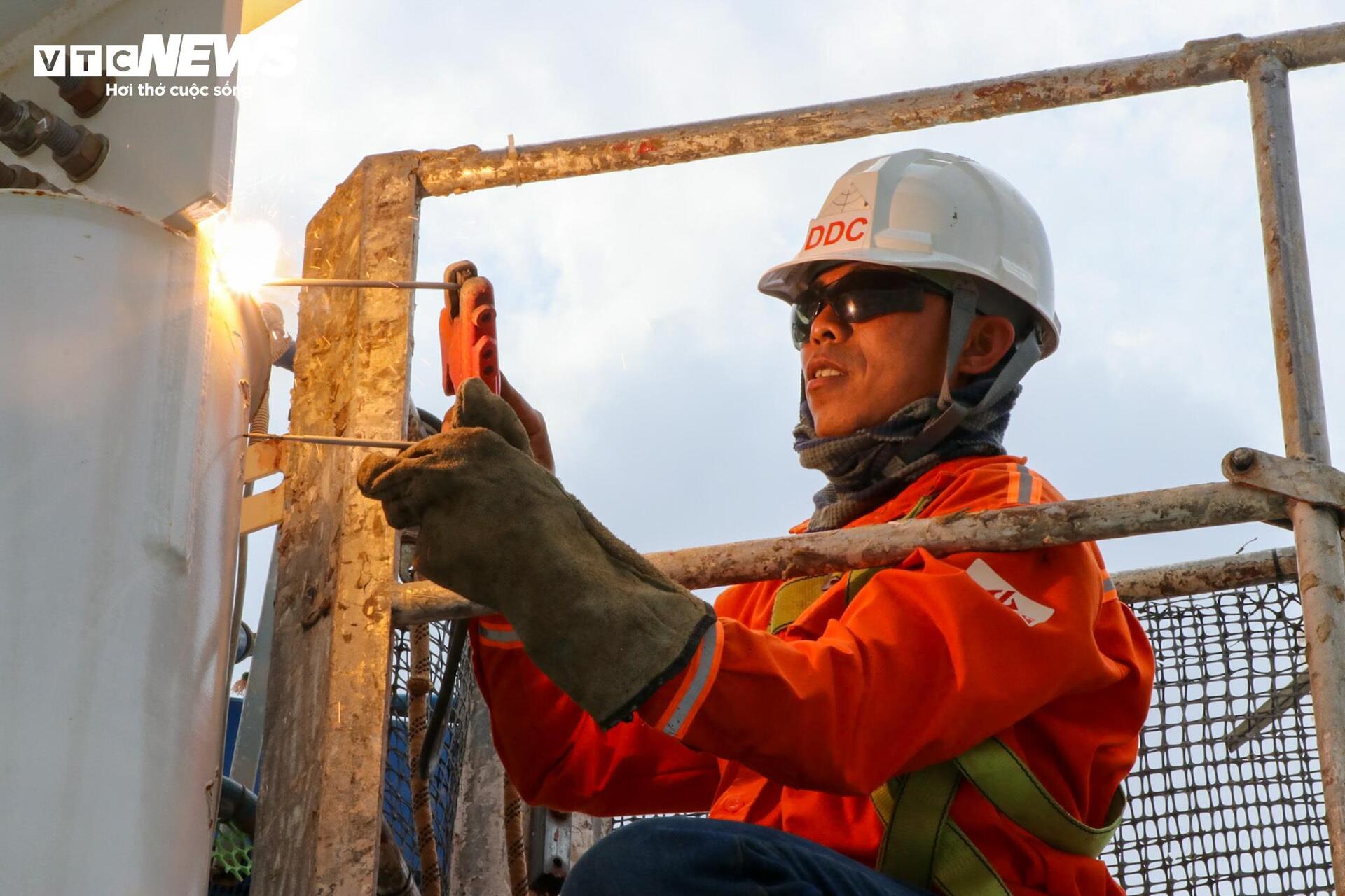 Công nhân thi công ngày đêm, nhiều hạng mục sân bay Long Thành vượt tiến độ - Ảnh 12