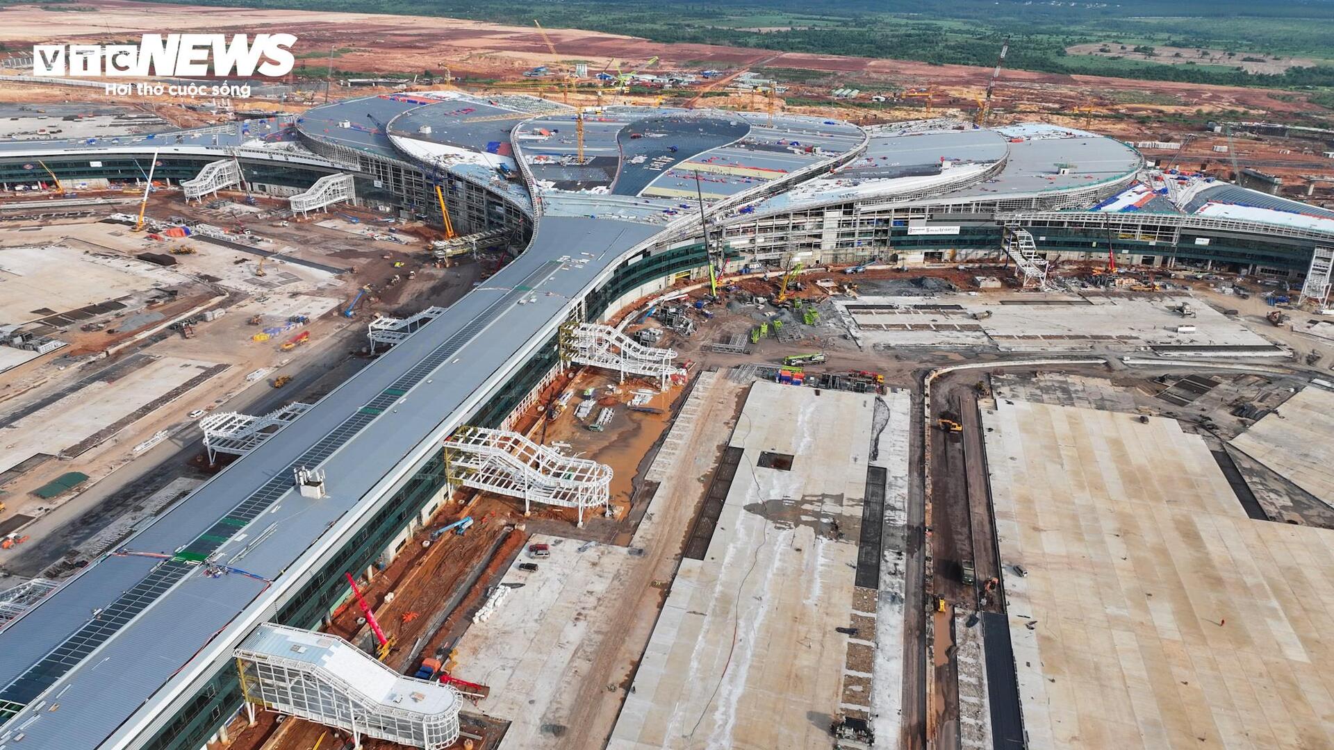 Công nhân thi công ngày đêm, nhiều hạng mục sân bay Long Thành vượt tiến độ - Ảnh 7