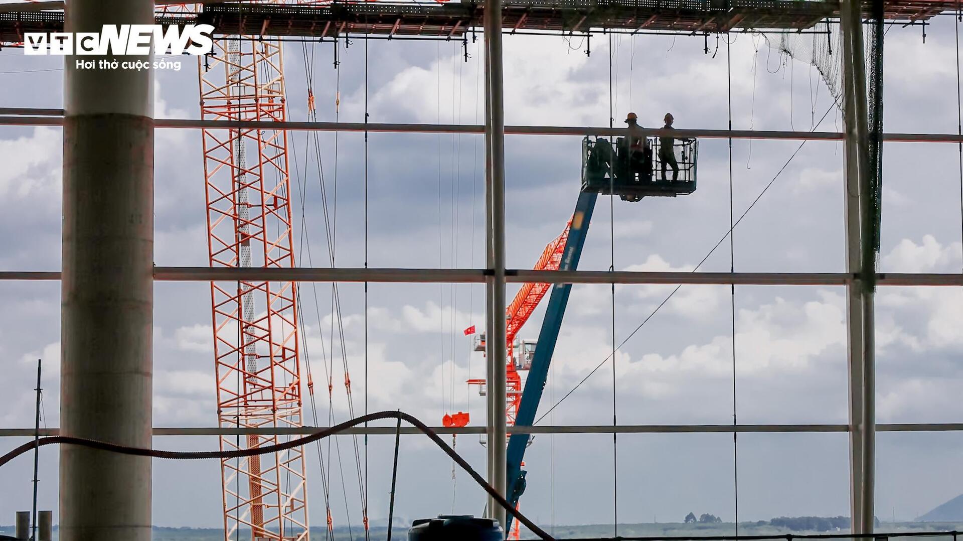 Công nhân thi công ngày đêm, nhiều hạng mục sân bay Long Thành vượt tiến độ - Ảnh 4