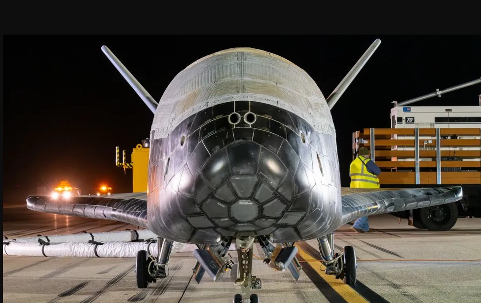 Tàu vũ trụ Mỹ trở về sau nhiệm vụ bí ẩn dài 434 ngày, Lực lượng Không gian nói: Một kỷ nguyên mới mở ra - Ảnh 2