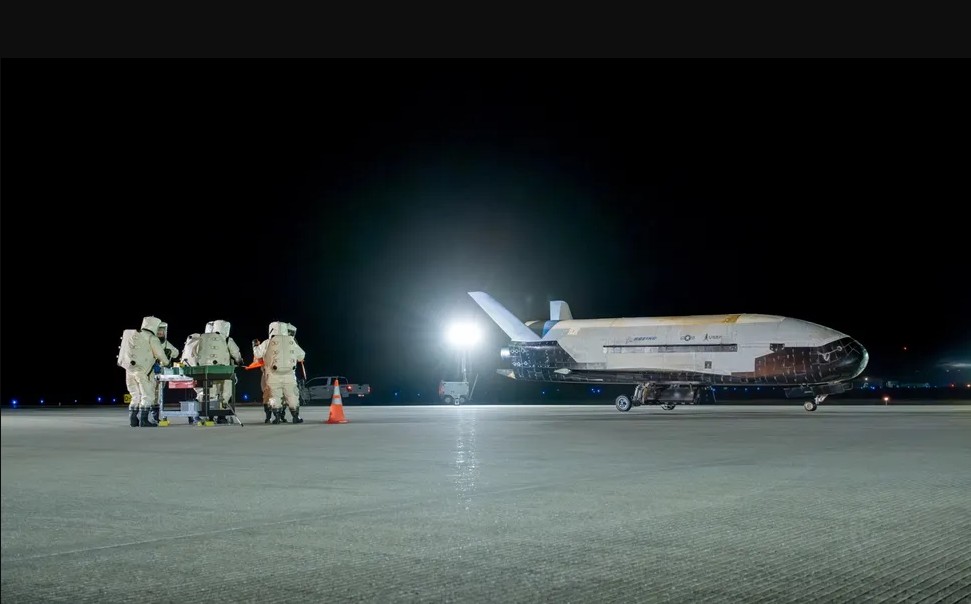 Tàu vũ trụ Mỹ trở về sau nhiệm vụ bí ẩn dài 434 ngày, Lực lượng Không gian nói: Một kỷ nguyên mới mở ra - Ảnh 1