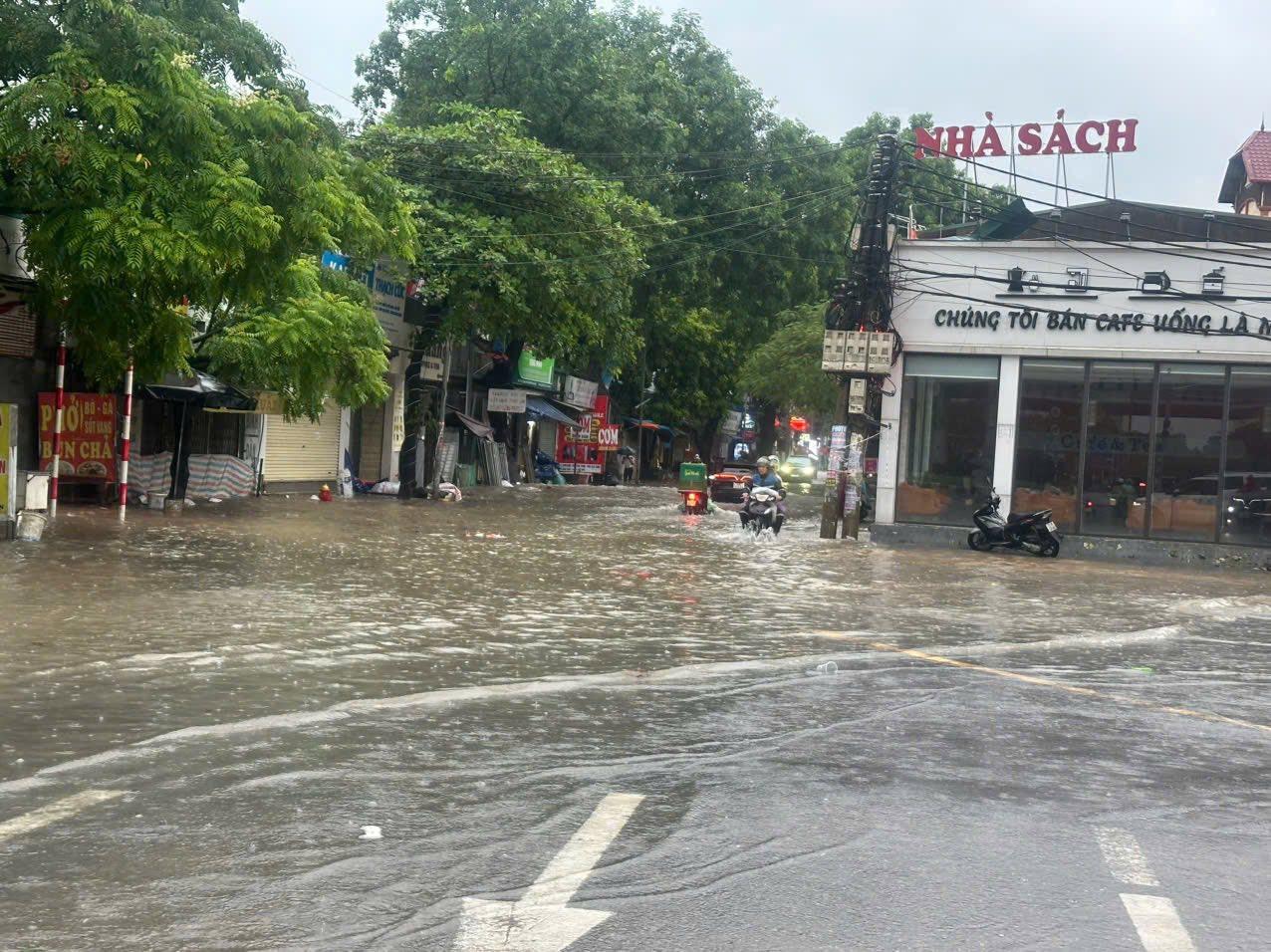 Lùm xùm Vinhomes Smart City bơm thoát nước ra nhà dân, ban quản lý nói gì? - Ảnh 2