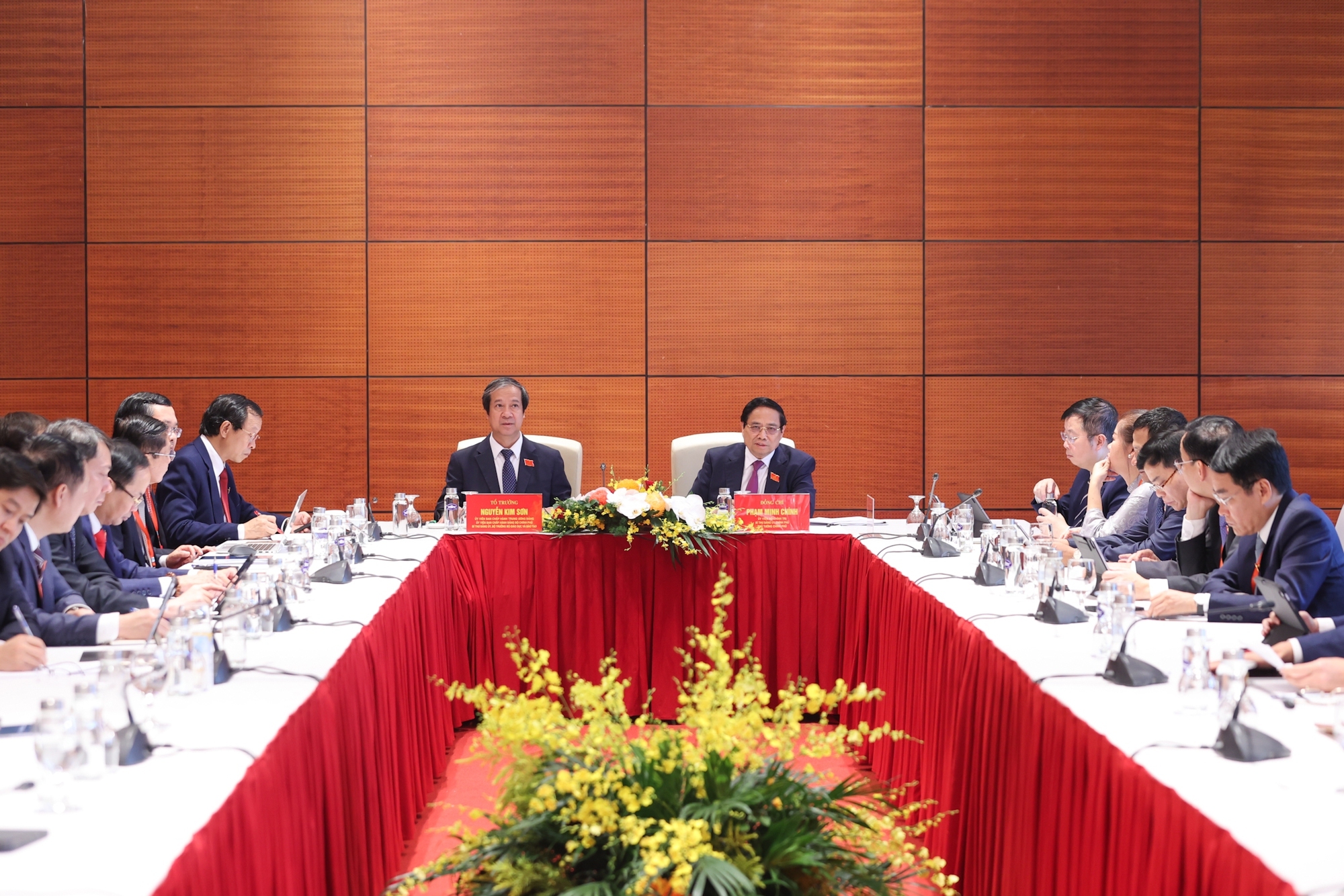 Giảm 145.000 biên chế, tiết kiệm chi thường xuyên 39.000 tỷ đồng/năm - Ảnh 1