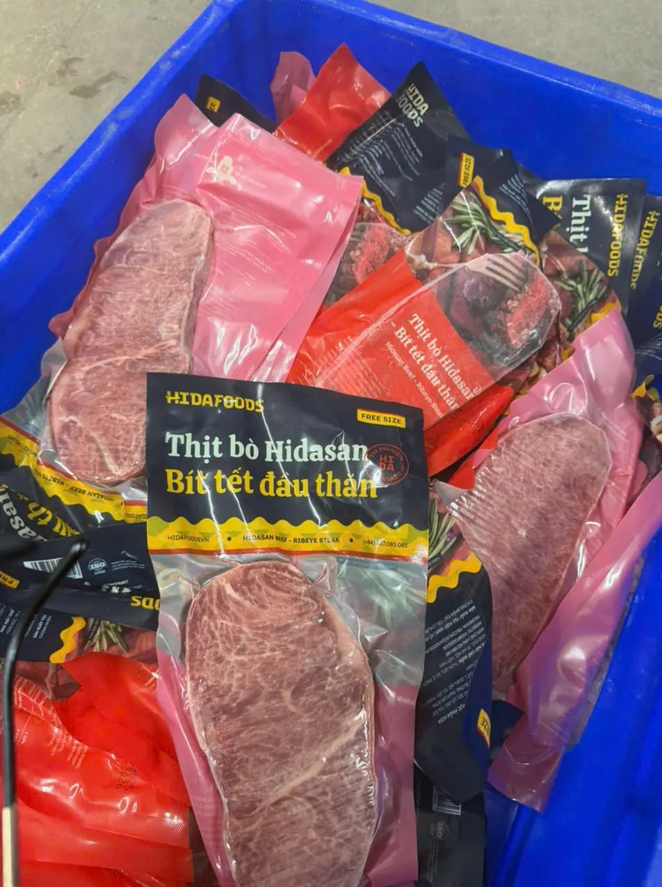 Thủ đoạn "hô biến" thịt trâu Ấn Độ giá 120.000 đồng/kg thành bò Wagyu giá tới 600.000 đồng/kg - Ảnh 1