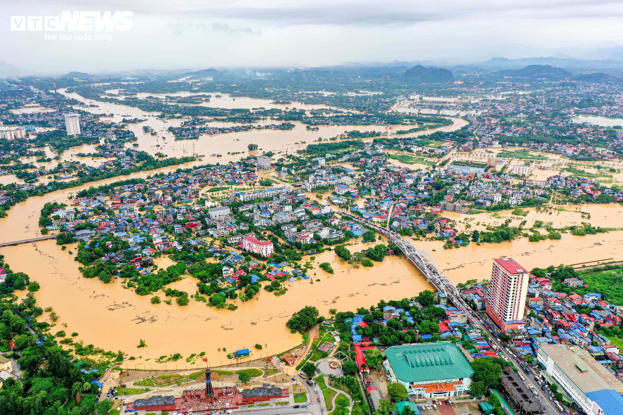 Bốn tỉnh miền Bắc thiệt hại hơn 8.700 tỷ đồng sau bão 11 - Ảnh 2