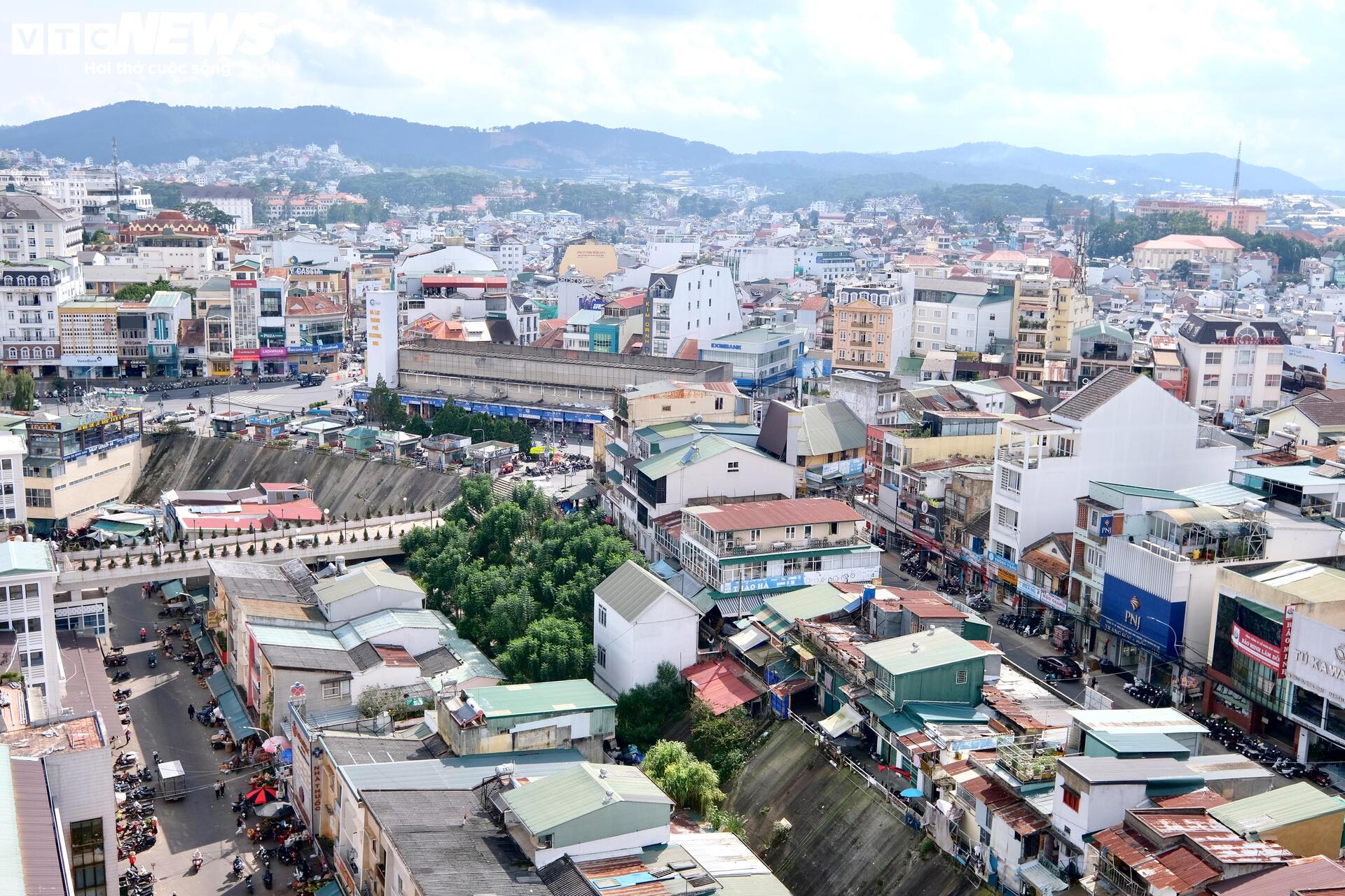Đà Lạt trong vòng xoáy bê tông, nhà kính: Tỉnh cam kết siết quản lý xây dựng - Ảnh 3