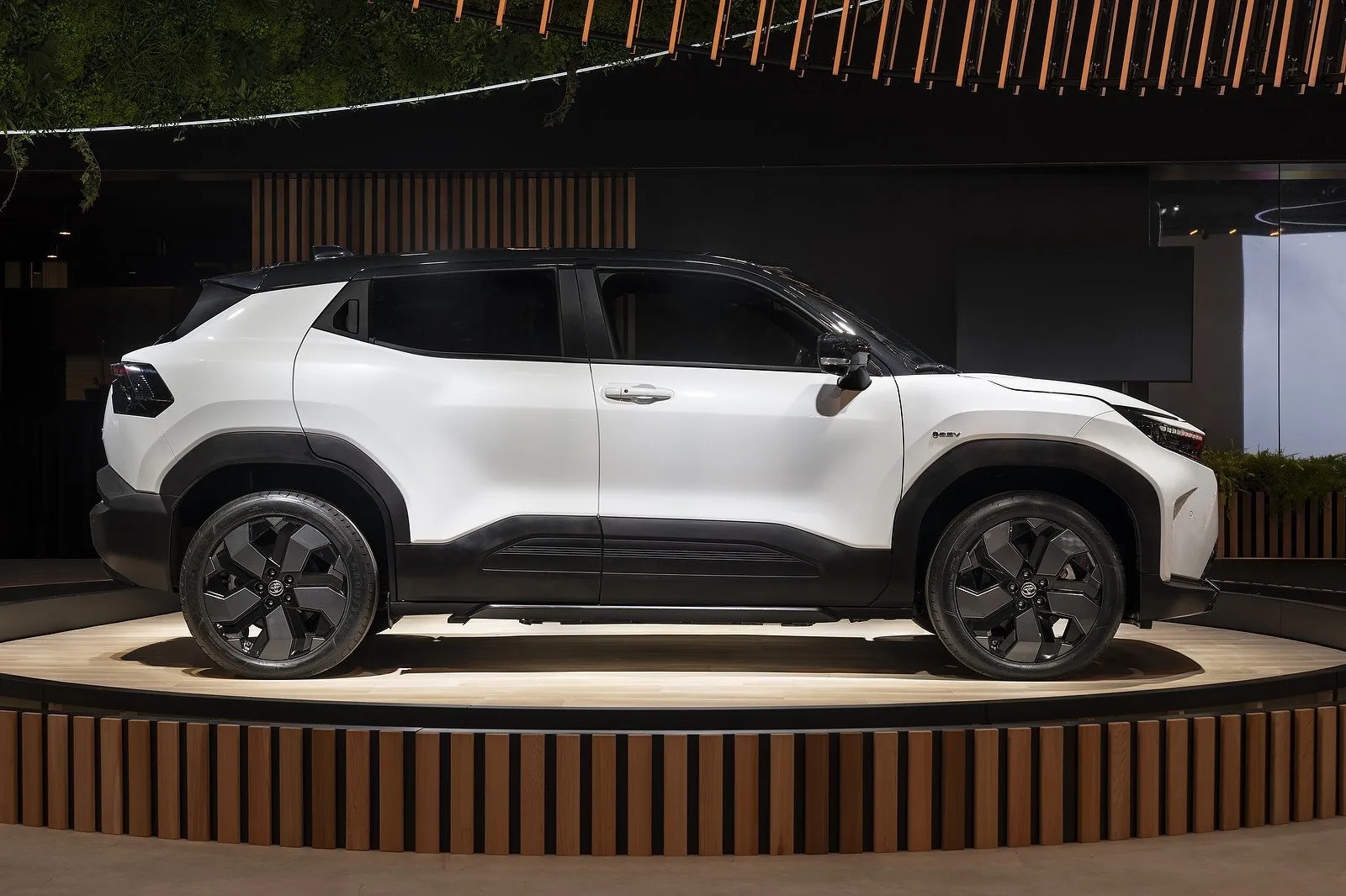 Hai mẫu SUV Toyota chạy điện này ‘rộng cửa’ về Việt Nam: Tháng sau mở bán tại ĐNÁ, dễ lắp ráp để có giá cạnh tranh - Ảnh 6
