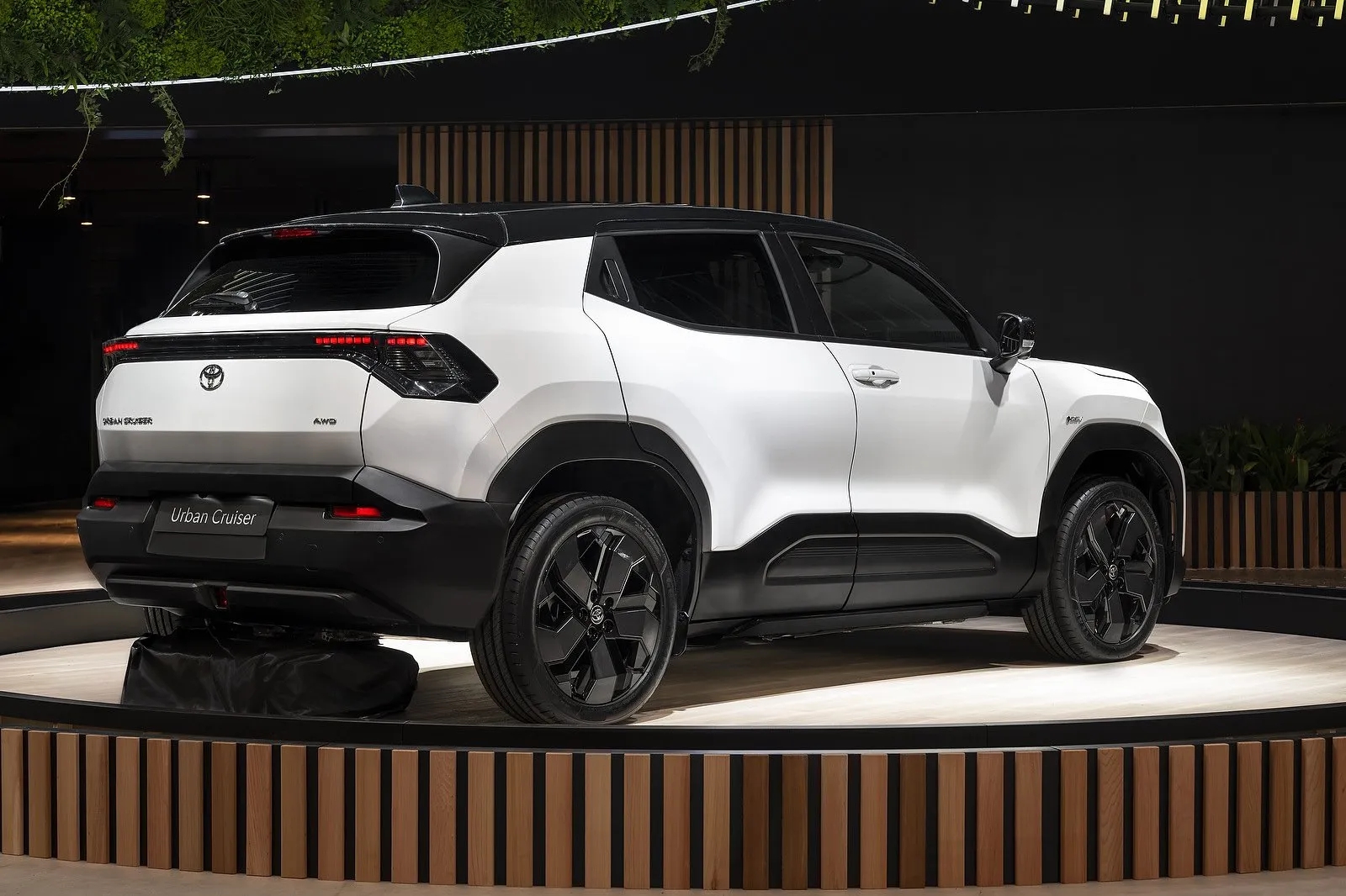 Hai mẫu SUV Toyota chạy điện này ‘rộng cửa’ về Việt Nam: Tháng sau mở bán tại ĐNÁ, dễ lắp ráp để có giá cạnh tranh - Ảnh 4
