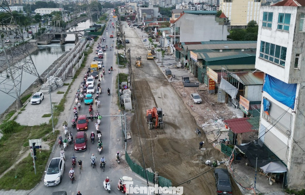 Dự án mở rộng đường Tam Trinh chậm tiến độ 7 năm, thi công 'xôi đỗ', gây ùn tắc kéo dài - Ảnh 1