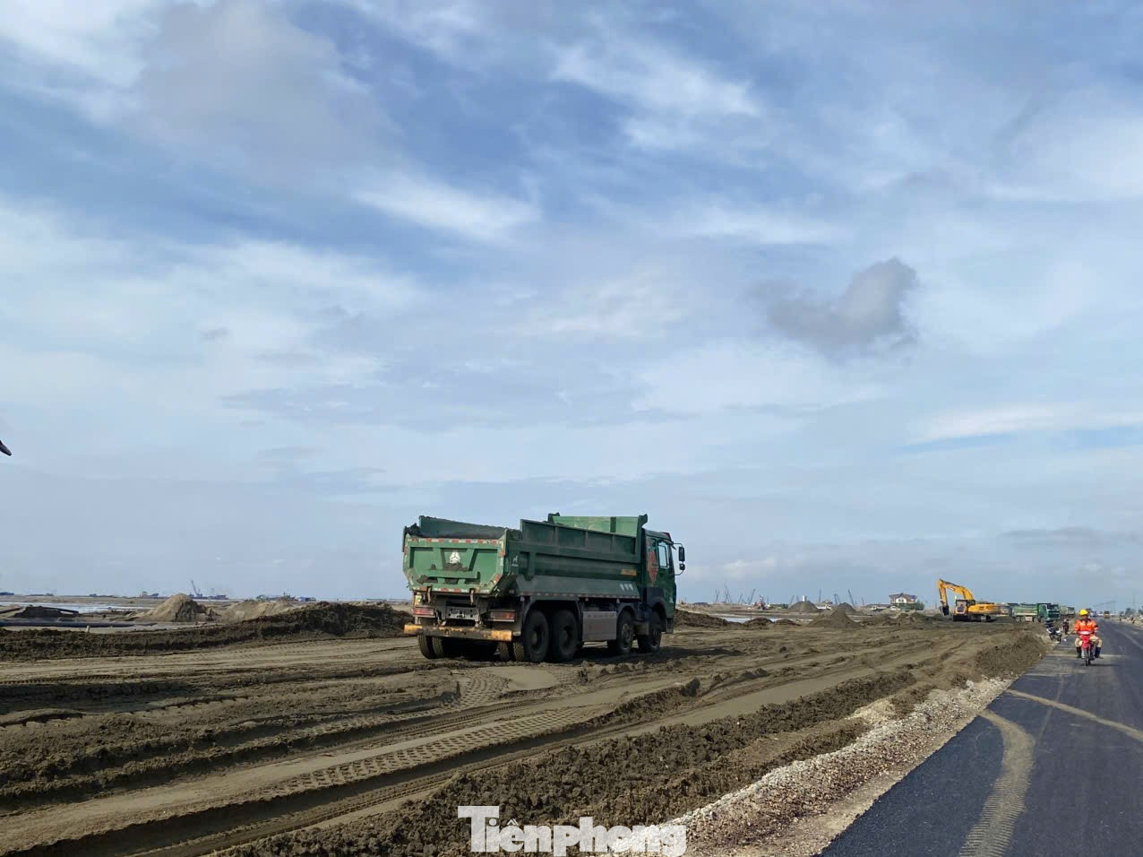 Khu đô thị lấn biển lớn nhất TPHCM đang được thi công thế nào? - Ảnh 8