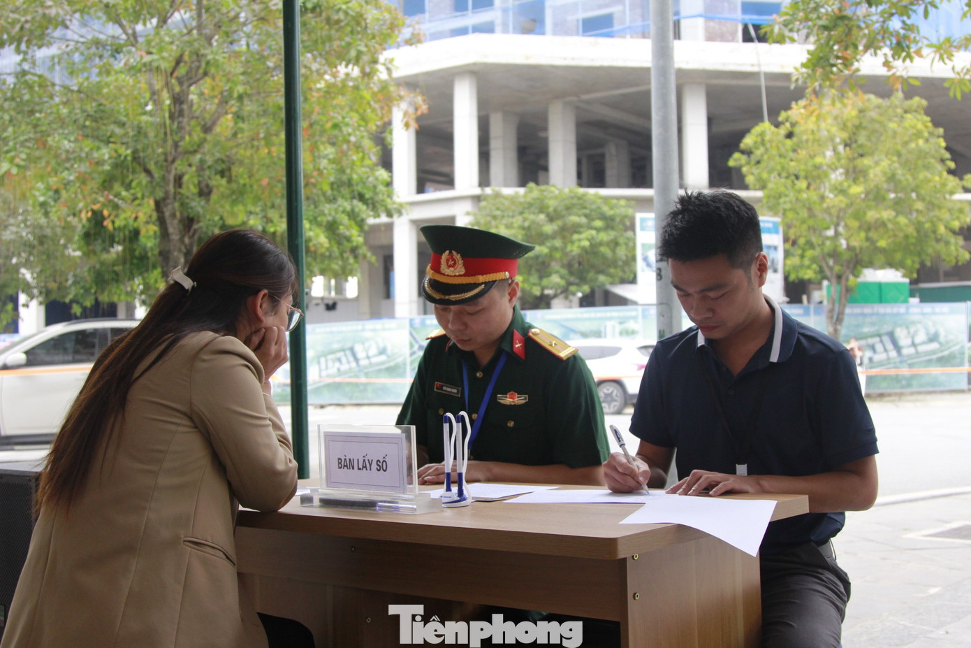 Hà Nội: Không còn cảnh chen chân xếp hàng nộp hồ sơ mua NOXH sau động thái của chủ đầu tư - Ảnh 4