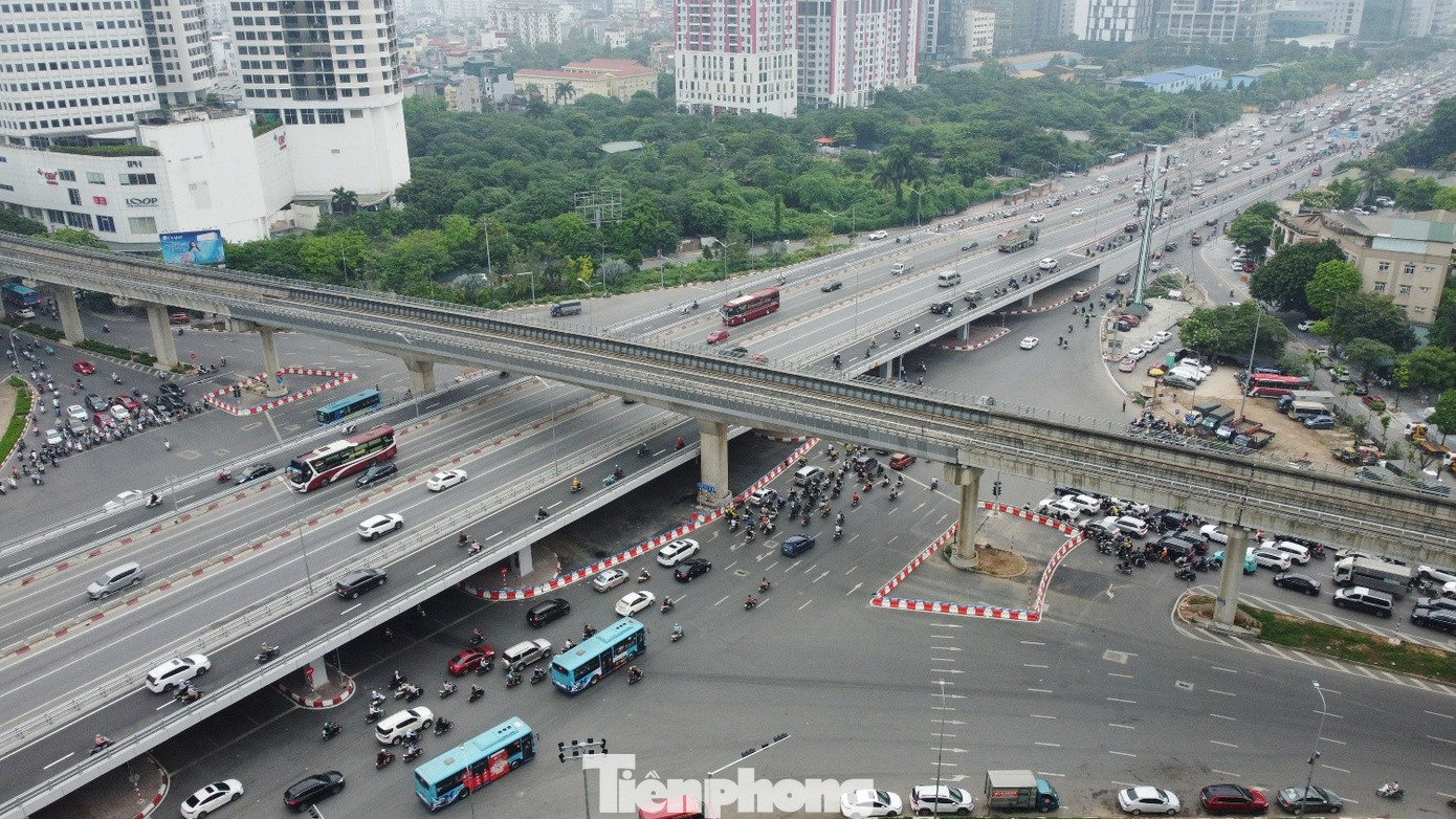 Cơ chế 'một gỡ, hai giao' giúp hạ tầng giao thông Hà Nội tăng tốc - Ảnh 2
