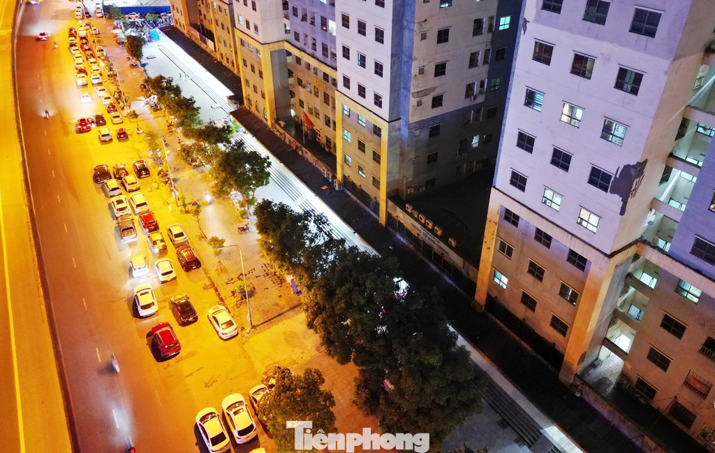 Cận cảnh tuyến đường được Trưởng Phòng CSGT Hà Nội nói 'về đêm là thành bãi xe khổng lồ' - Ảnh 6