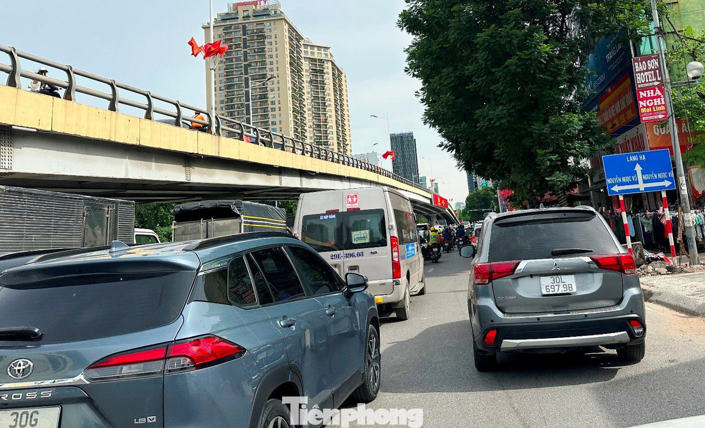 Thực trạng tại 4 'điểm đen' ùn tắc giao thông được Hà Nội ưu tiên xử lý - Ảnh 5