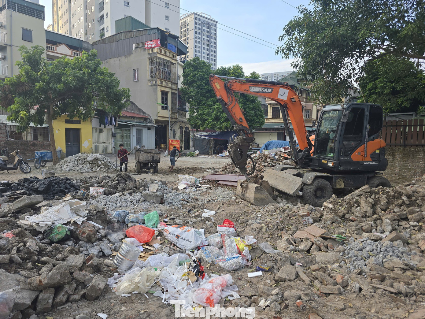 Lều lán, nhà tôn trái phép hóa vườn hoa tại khu chung cư đông đúc bậc nhất Thủ đô - Ảnh 6