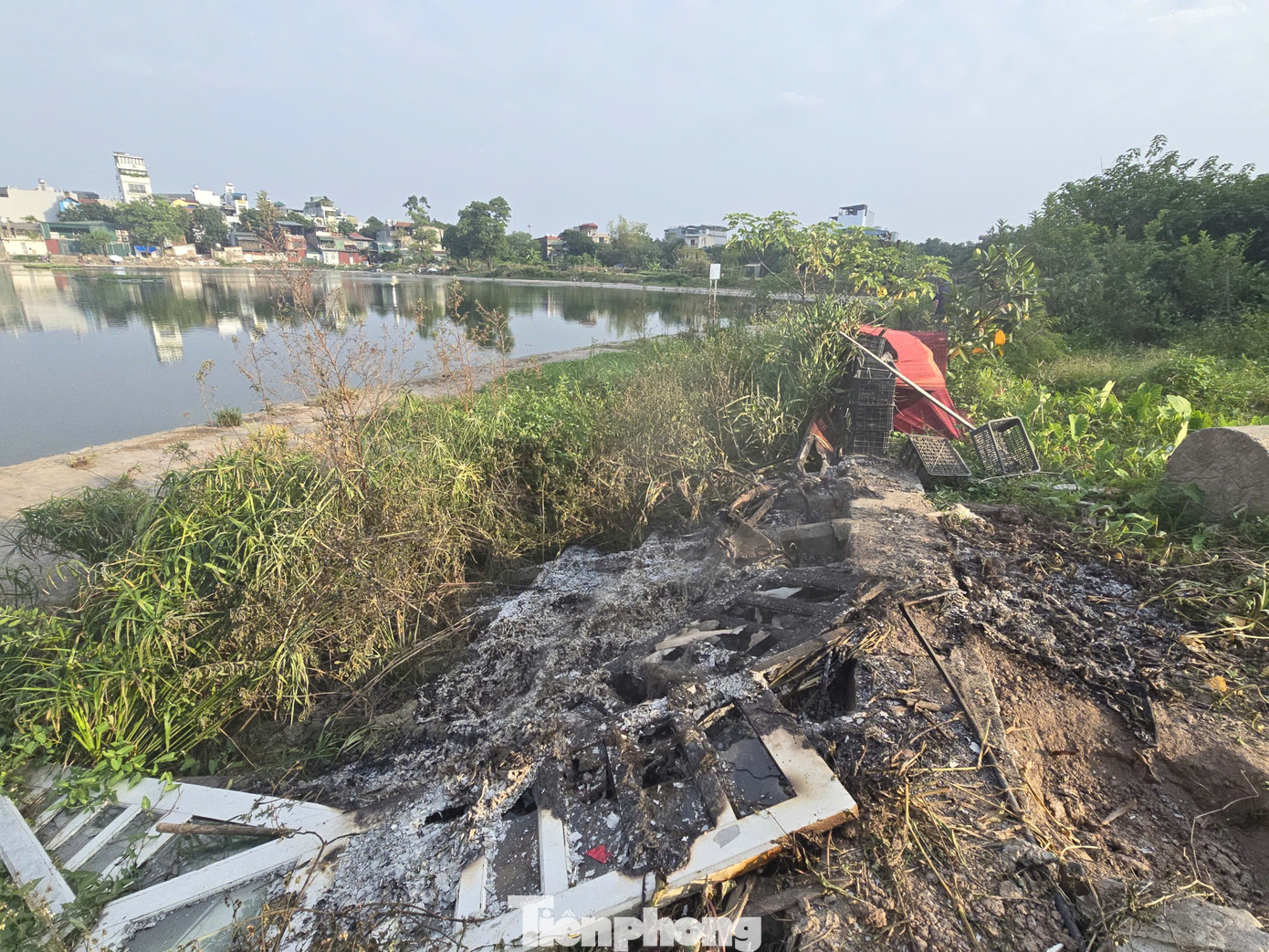 Lều lán, nhà tôn trái phép hóa vườn hoa tại khu chung cư đông đúc bậc nhất Thủ đô - Ảnh 8