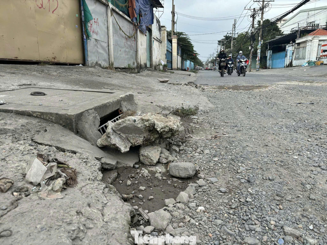 Đường 'đau khổ' vừa đi vừa sợ ở TPHCM - Ảnh 8