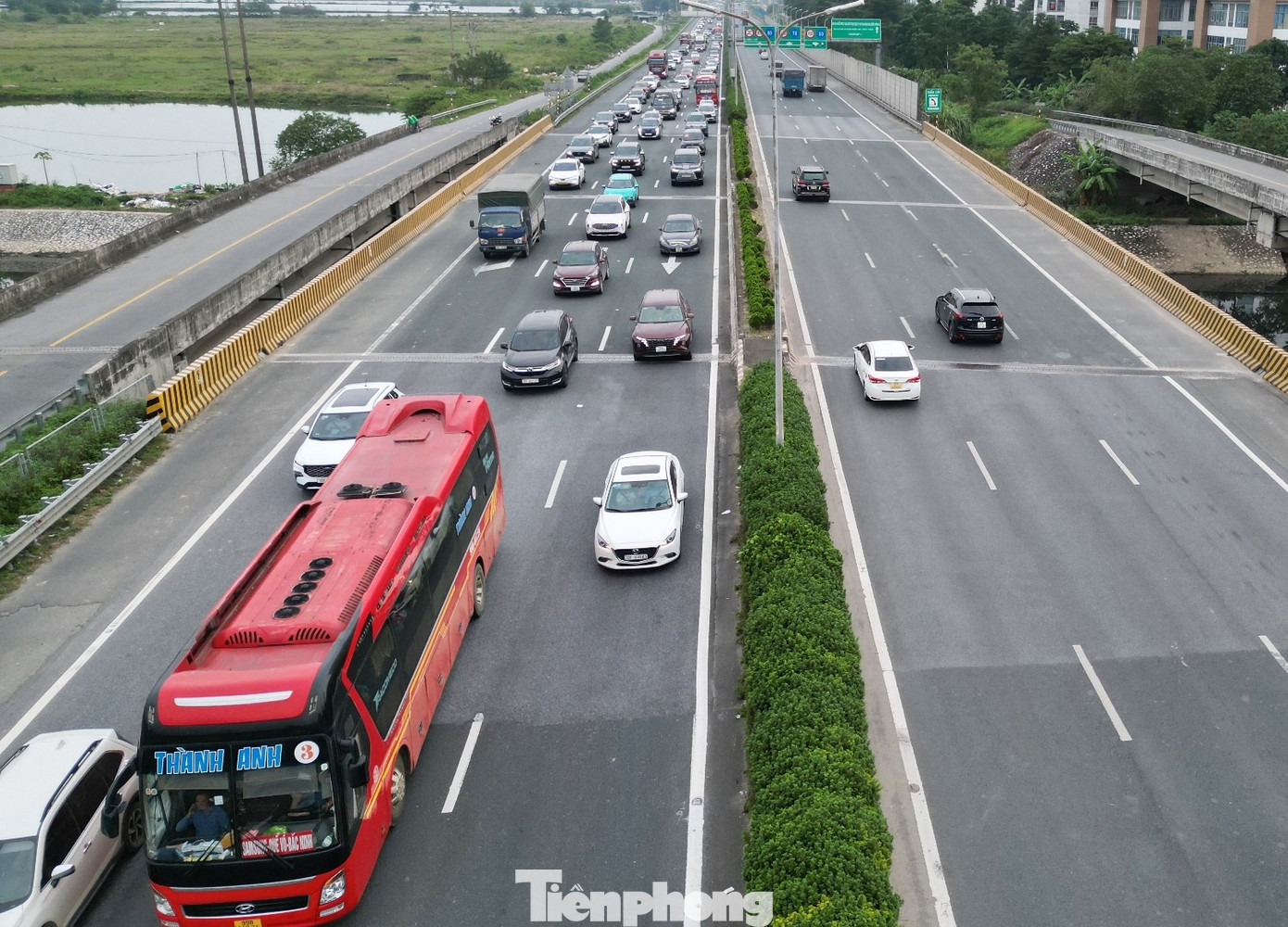 Hiện trạng quá tải trên cao tốc Pháp Vân - Cầu Giẽ sắp mở rộng lên 12 làn xe - Ảnh 8
