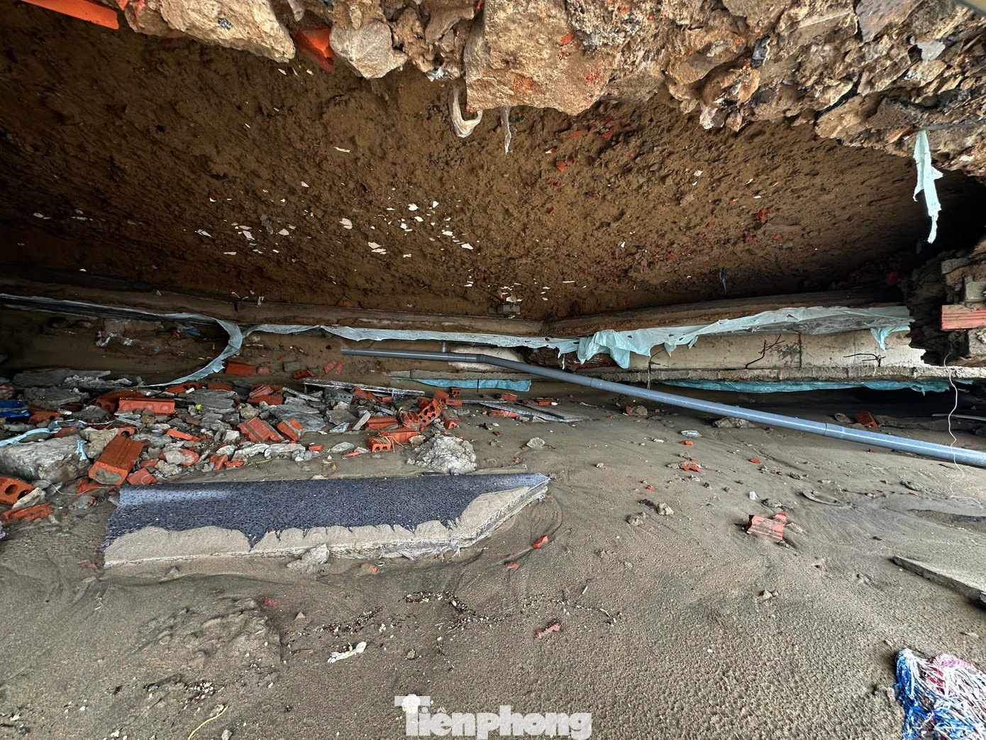 Tận thấy khu du lịch có hàng chục căn villa 'rách nát' do bão - Ảnh 11